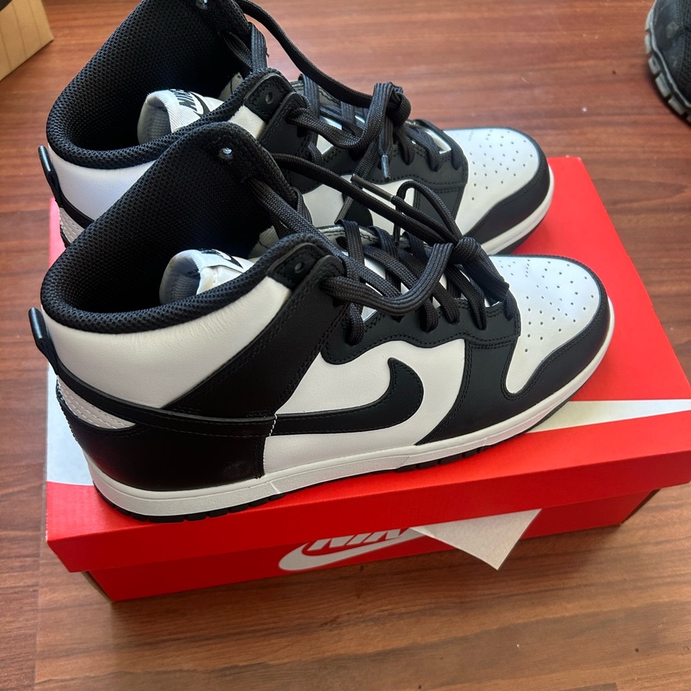Nike Men’s Retro High Dunk “Panda” Size 10